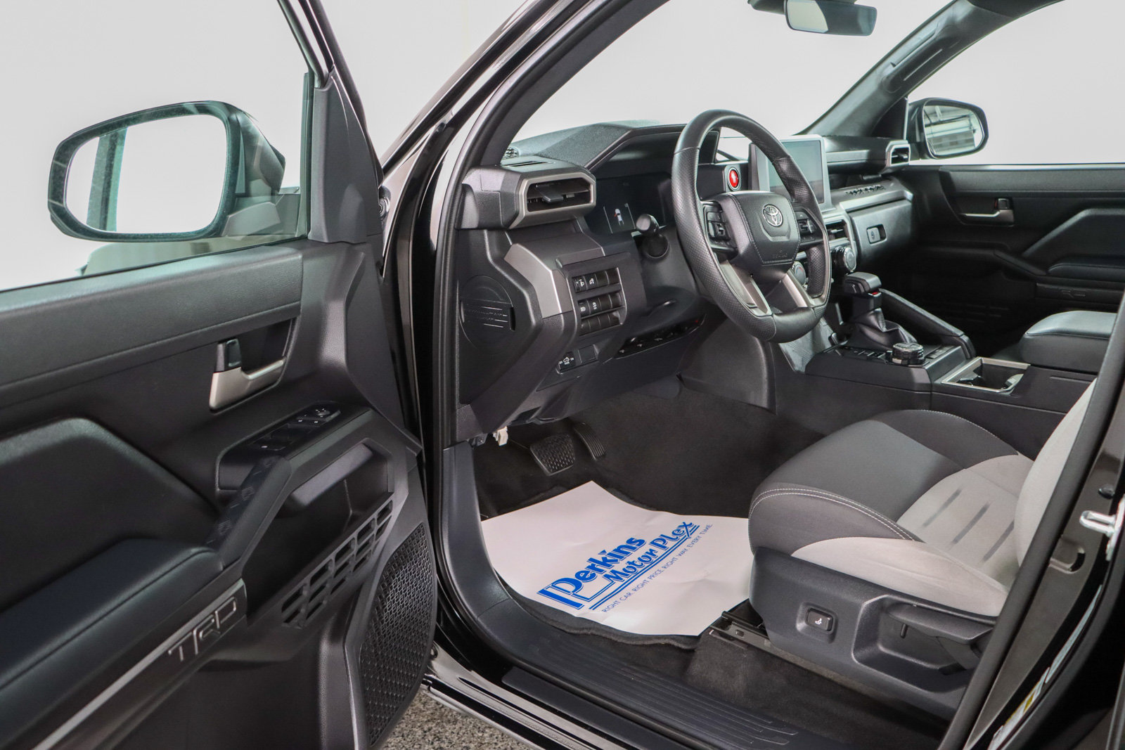 Used 2024 Toyota Tacoma TRD Off-Road AWD/4WD image 3
