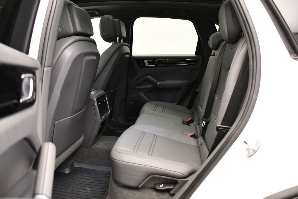 Used 2023 Porsche Cayenne image 45