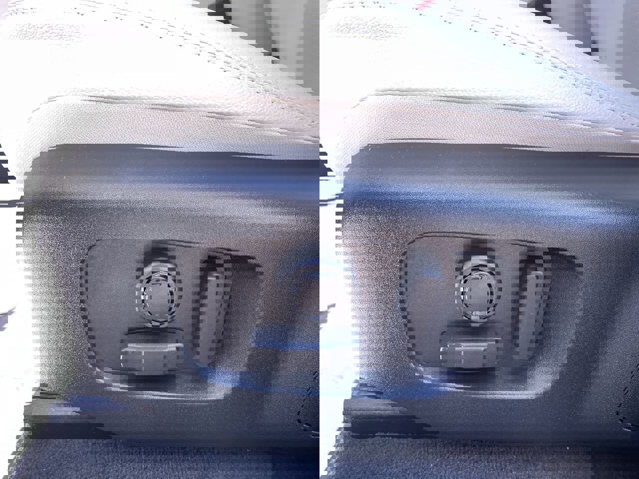 Used 2023 Land Rover Range Rover Velar S image 21