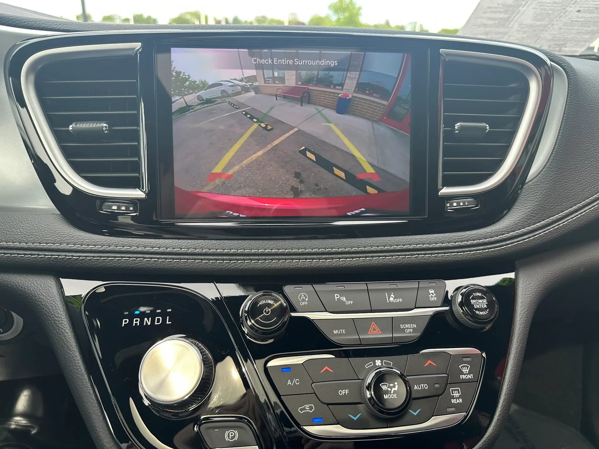 Used 2026 Chrysler Pacifica Limited FWD image 20
