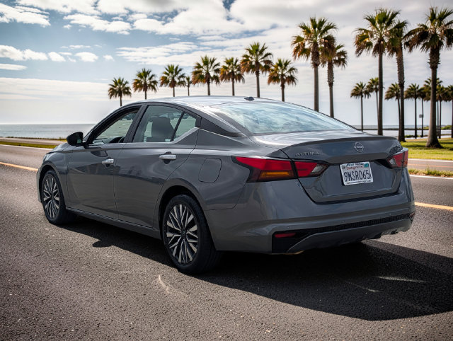 Used 2024 Nissan Altima 2.5 SV FWD image 7