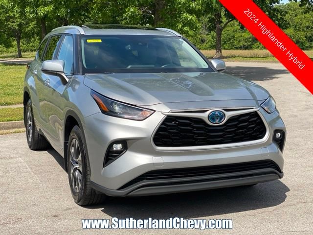 Used 2024 Toyota Highlander XLE AWD/4WD image 1