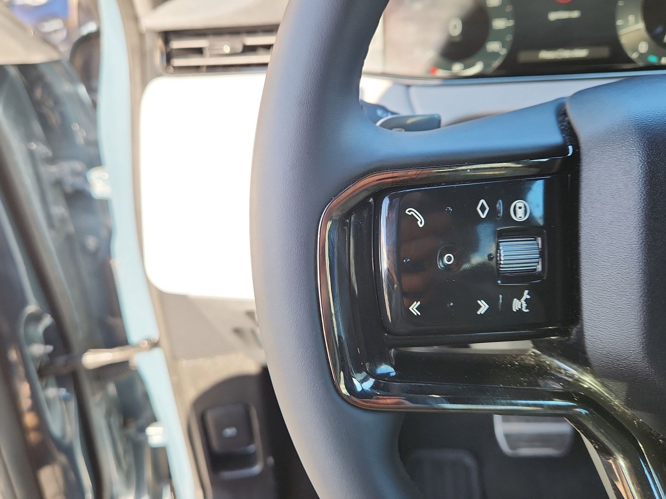 Certified 2026 Land Rover Range Rover Evoque Dynamic SE image 19