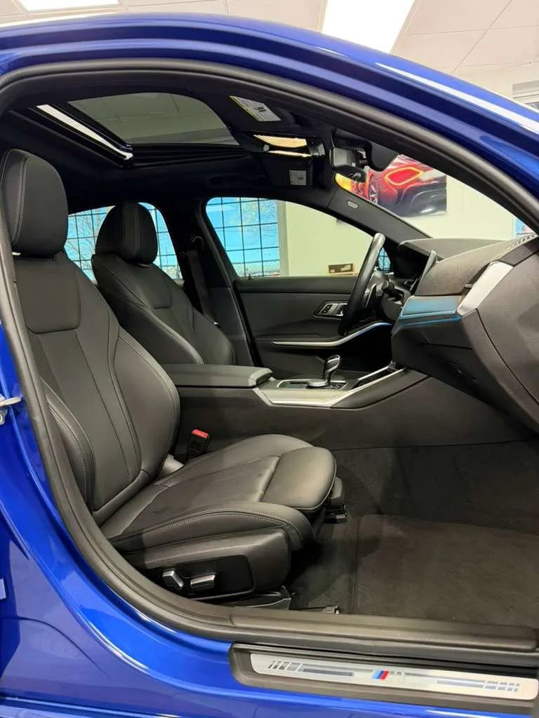 Used 2022 BMW 330e w/ M Sport Package image 9