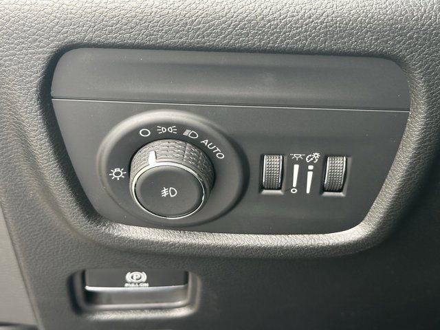 New 2026 Jeep Grand Cherokee Limited w/ Luxury Tech Group II image 26