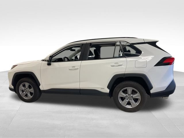 Used 2022 Toyota RAV4 XLE w/ Convenience Package AWD/4WD image 4