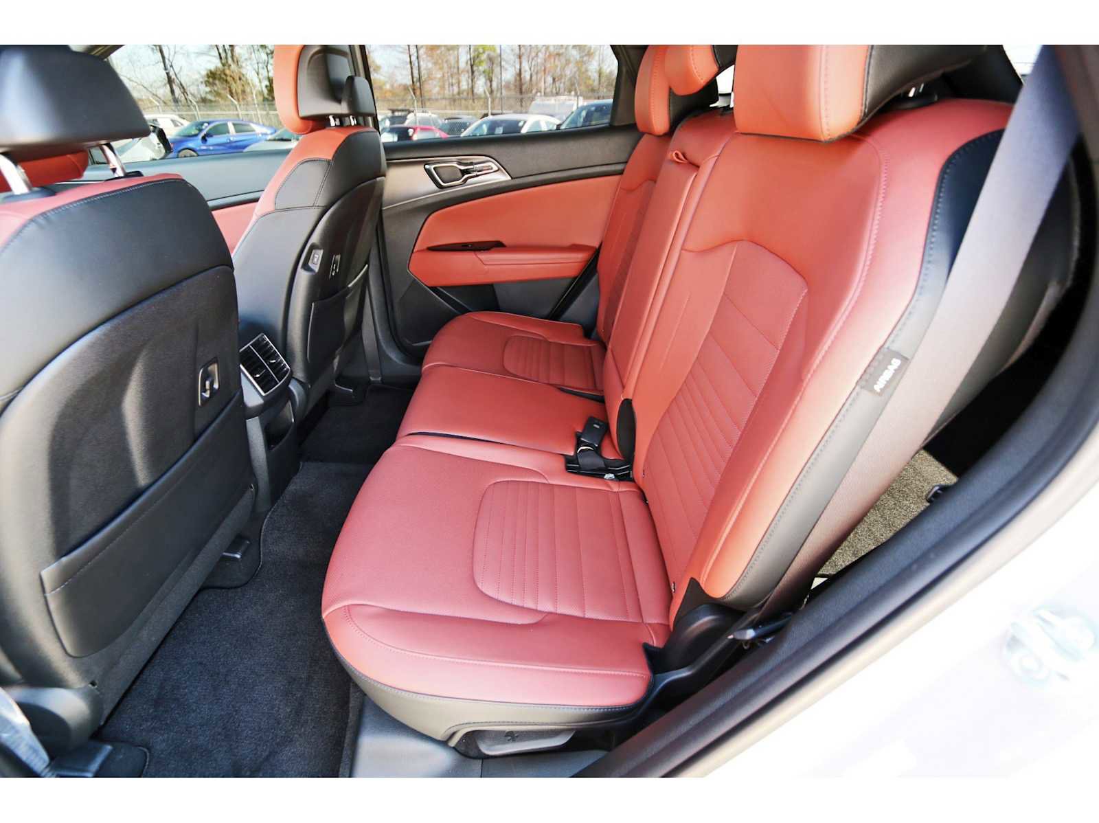 Used 2025 Kia Sportage SX image 12