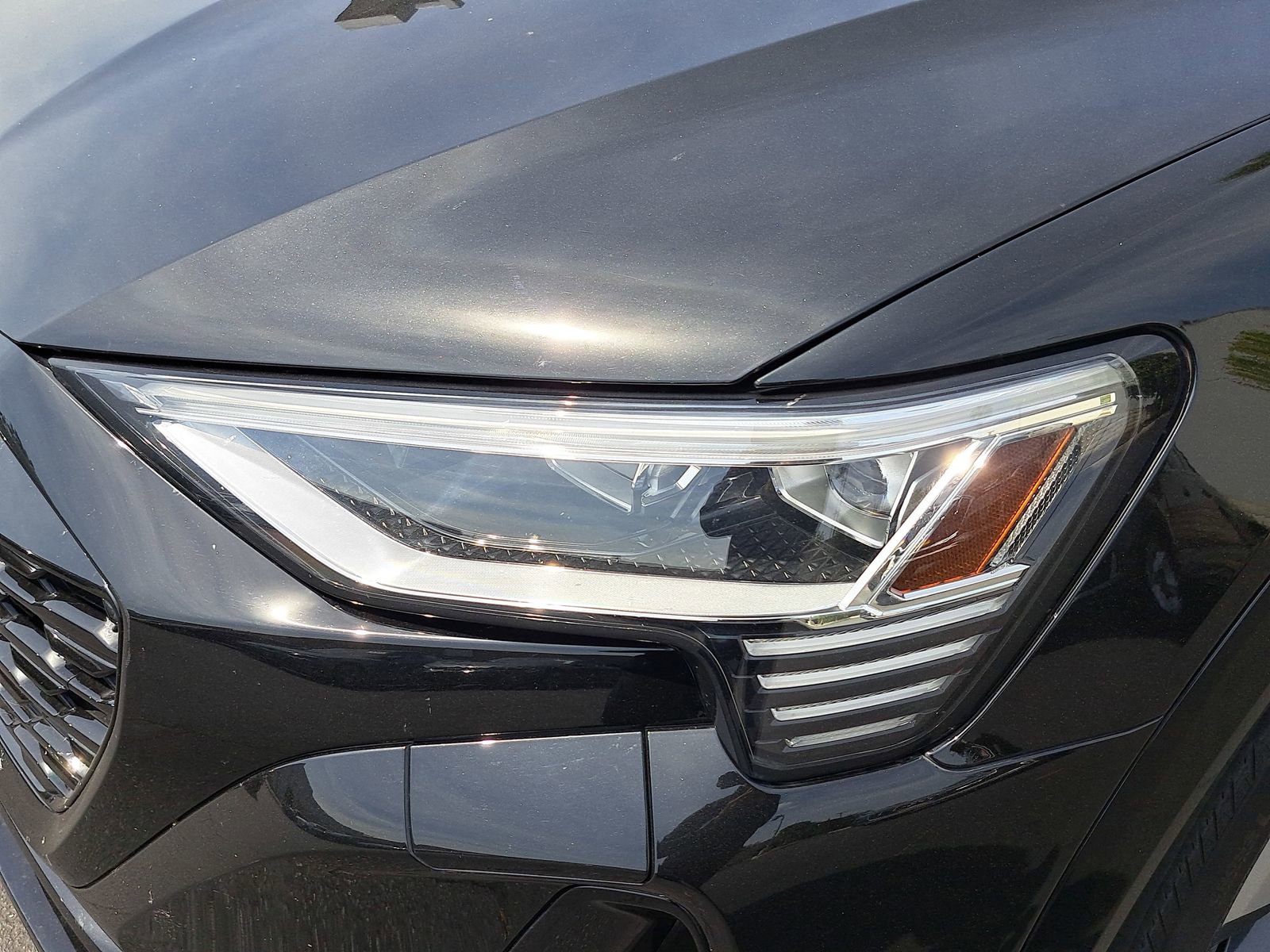 Used 2024 Audi Q8 e-tron Premium image 8