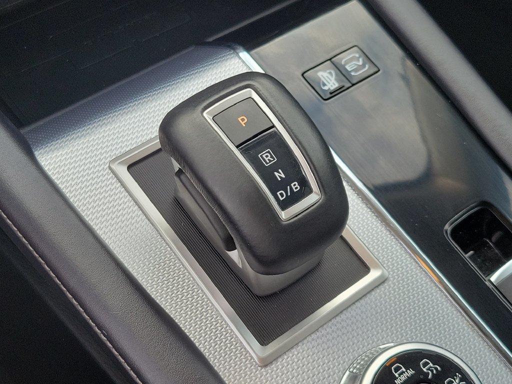 Used 2025 Mitsubishi Outlander 4WD Plug-In Hybrid image 29