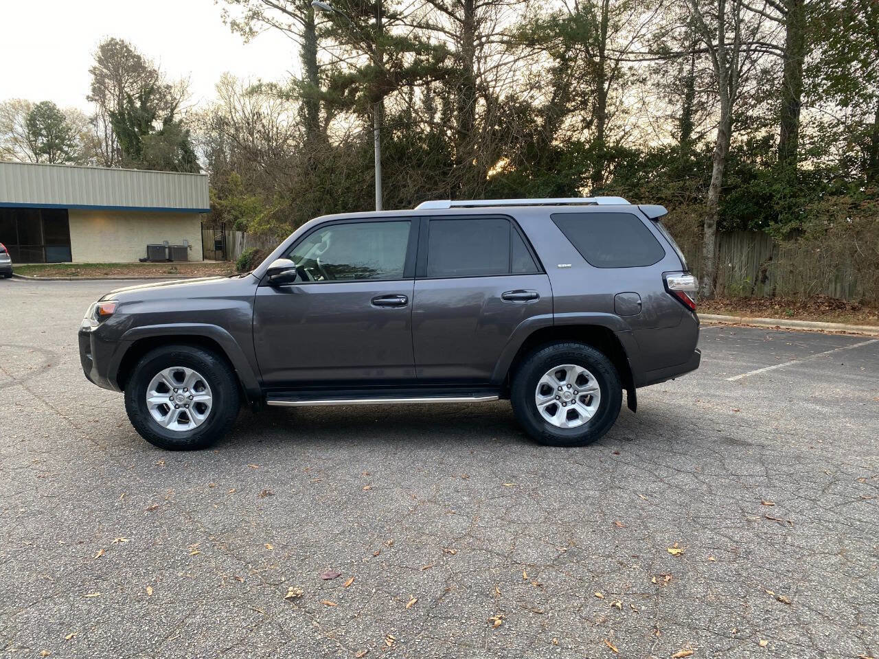Used 2017 Toyota 4Runner SR5 Premium image 8