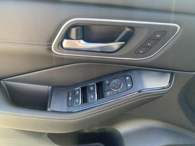 New 2026 Nissan Rogue Platinum image 10