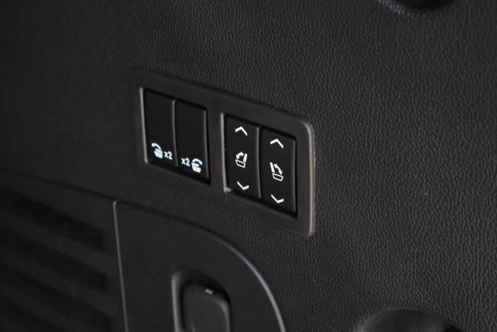 Used 2020 Cadillac Escalade Premium Luxury RWD image 31