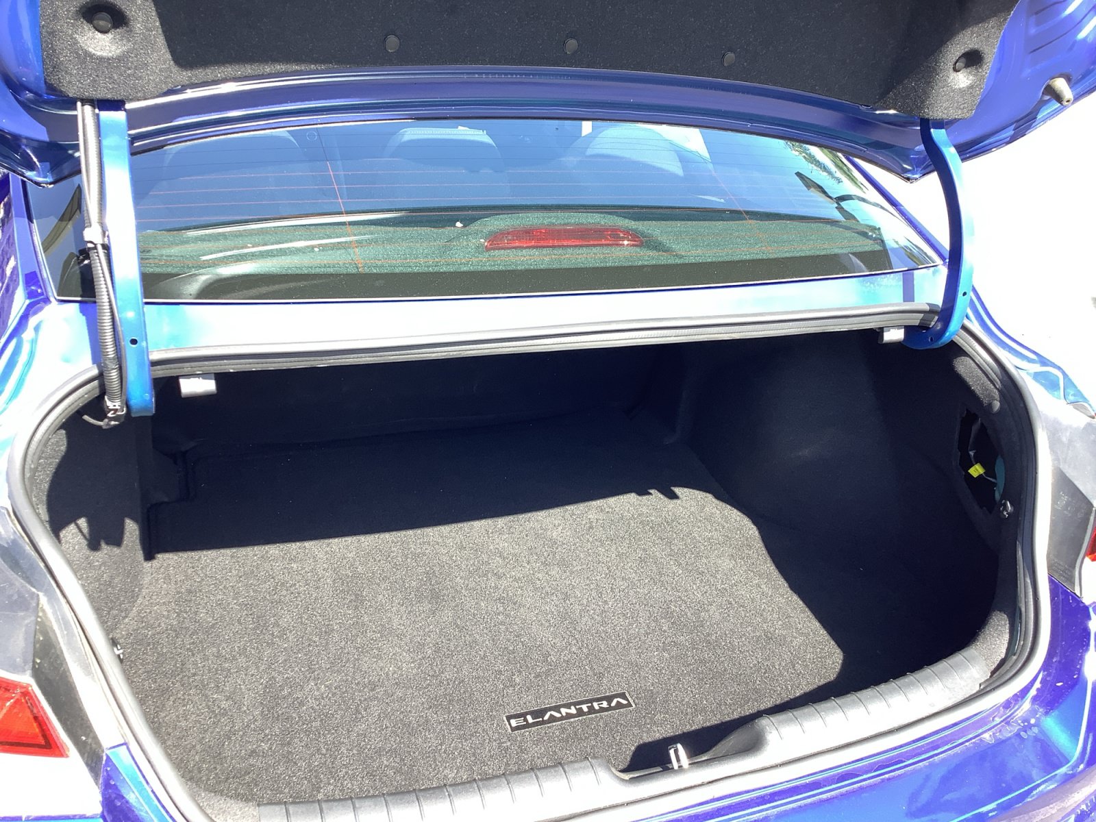 Used 2023 Hyundai Elantra SEL w/ Convenience Package FWD image 18