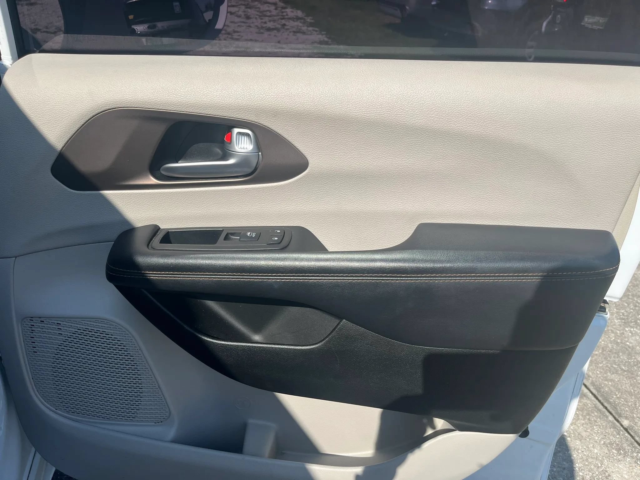 Used 2018 Chrysler Pacifica Touring-L Plus FWD image 39