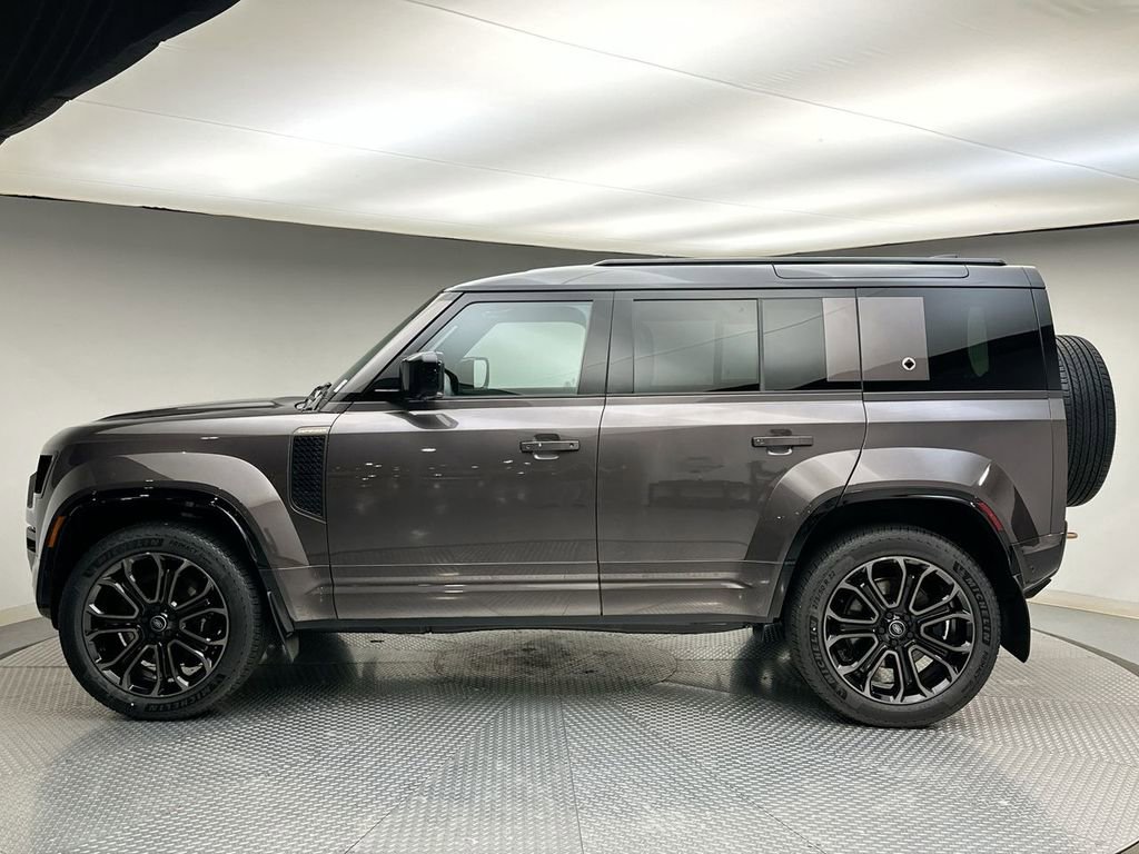 Certified 2025 Land Rover Defender 110 image 2