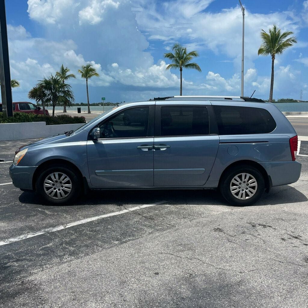 Used 2012 Kia Sedona LX FWD image 2