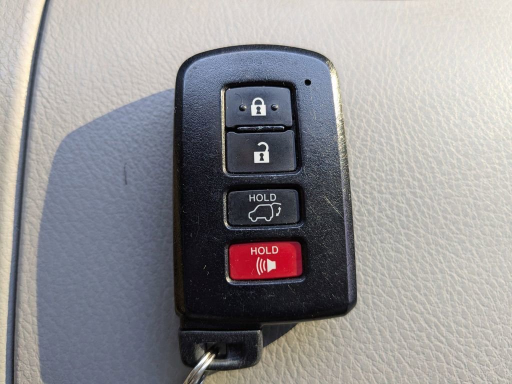 Used 2017 Toyota Highlander Limited image 33