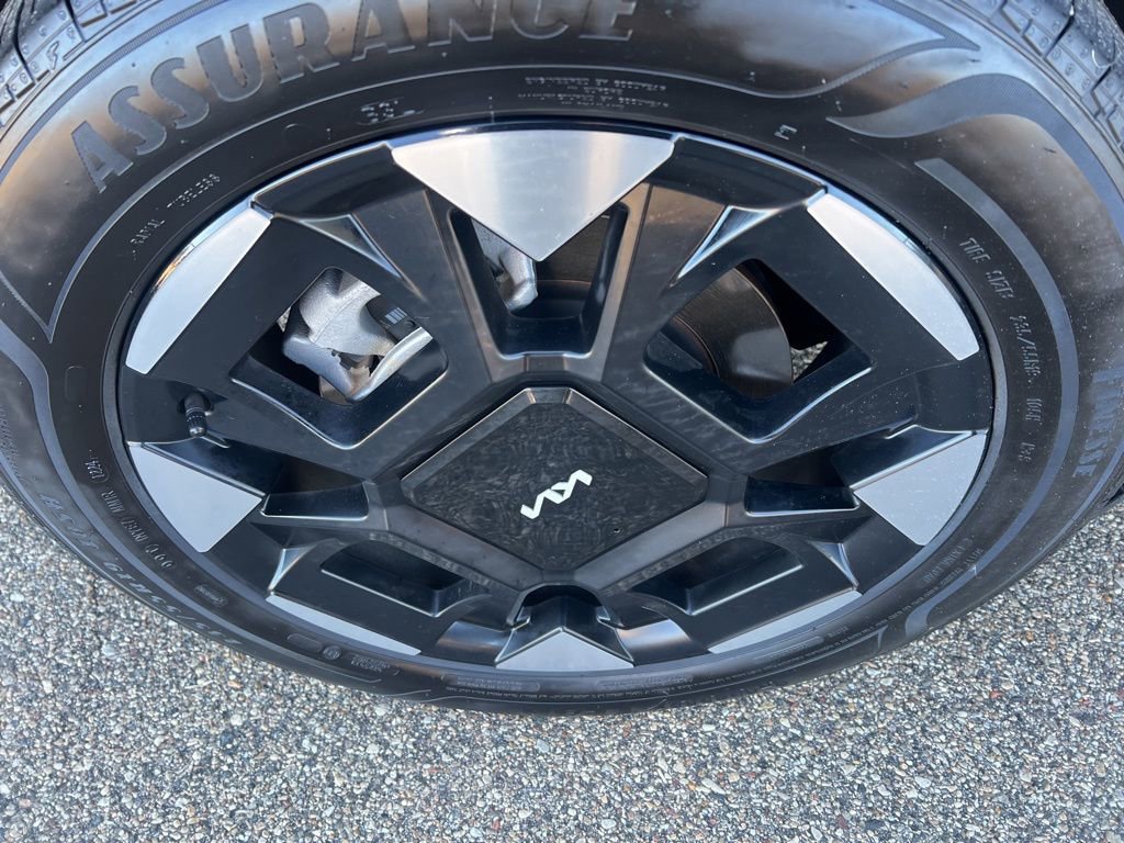 Certified 2025 Kia Carnival EX image 39