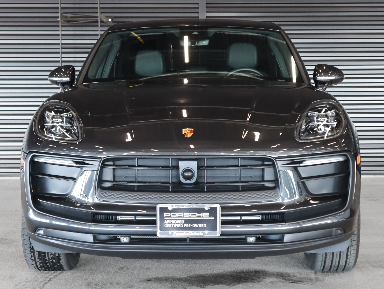 Certified 2025 Porsche Macan image 8