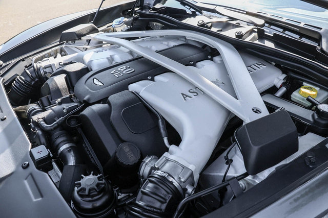Used 2015 Aston Martin Vanquish Coupe RWD image 18