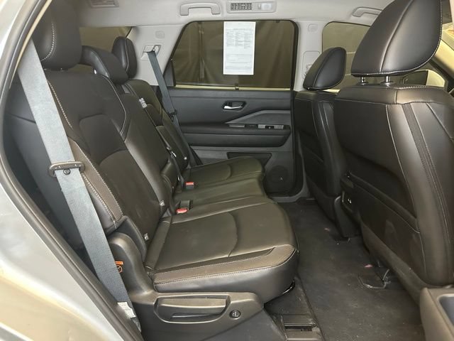 Used 2023 Nissan Pathfinder SL AWD/4WD image 18