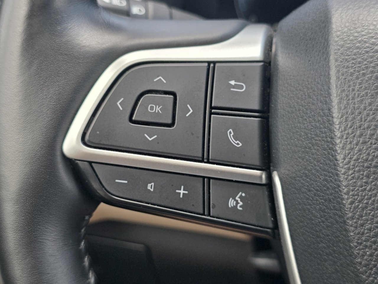 Certified 2024 Toyota Highlander Limited AWD/4WD image 34