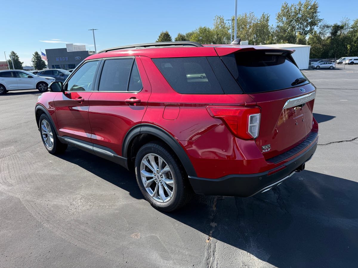 Used 2024 Ford Explorer XLT w/ Equipment Group 202A AWD/4WD image 4