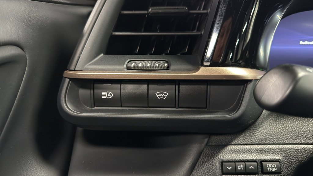 Used 2024 Toyota Crown Limited image 18