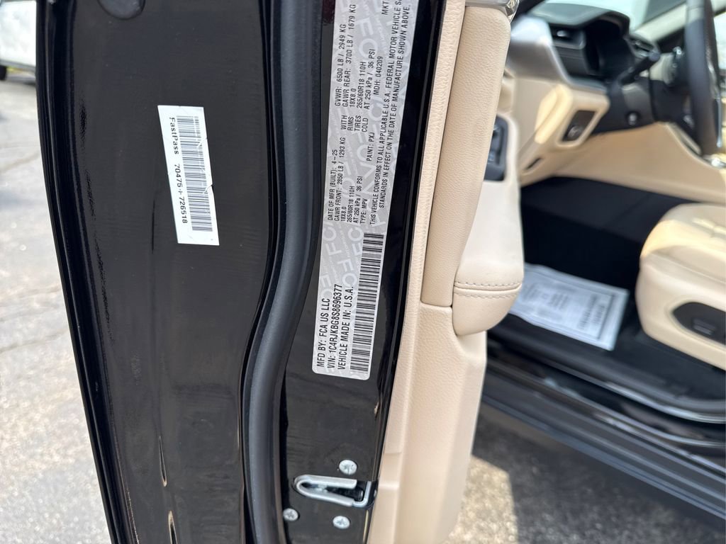 Used 2025 Jeep Grand Cherokee L Limited w/ Luxury Tech Group II image 18