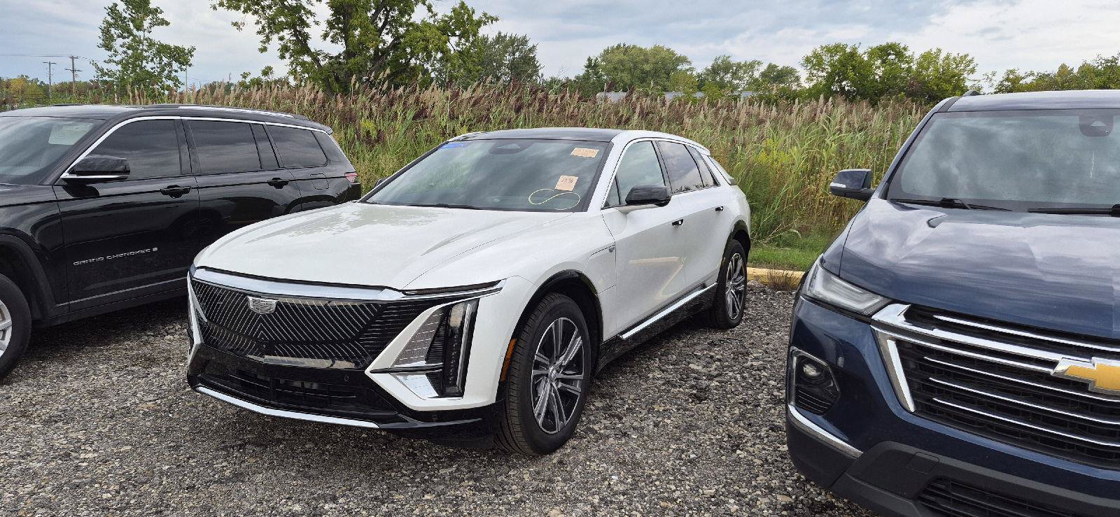 Used 2024 Cadillac Lyriq Luxury w/ LPO, Floor Liner Package AWD/4WD image 1