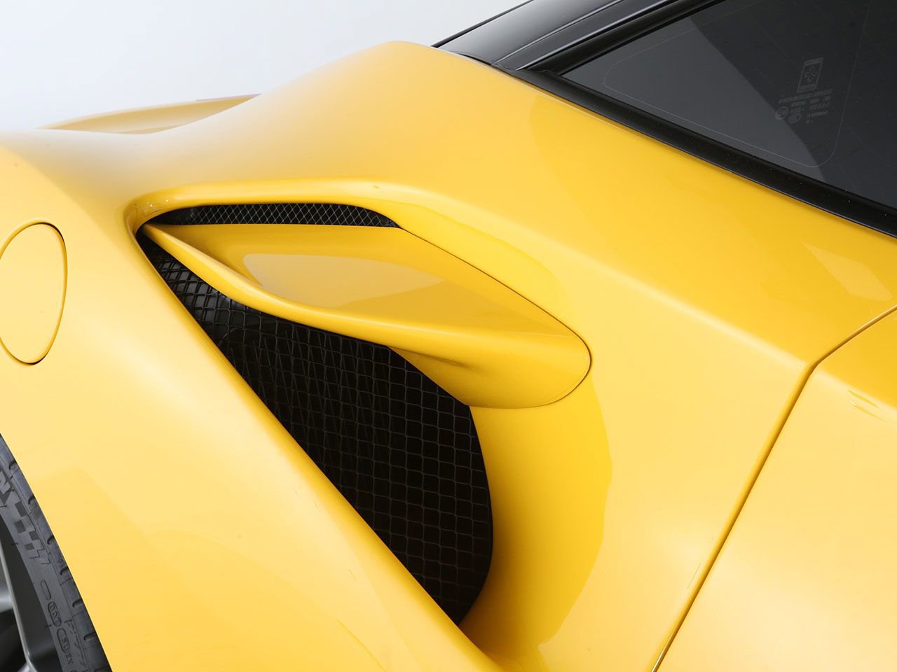 Used 2022 Ferrari F8 Tributo RWD image 19