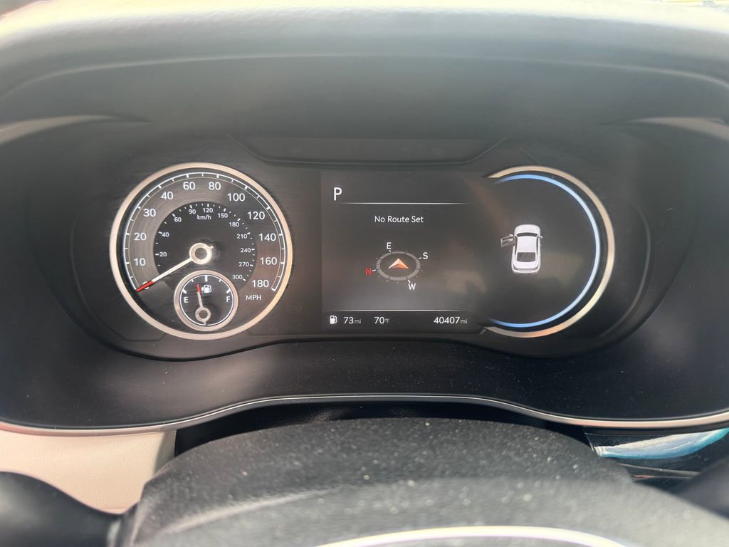 Used 2025 Genesis G70 2.5T RWD image 19