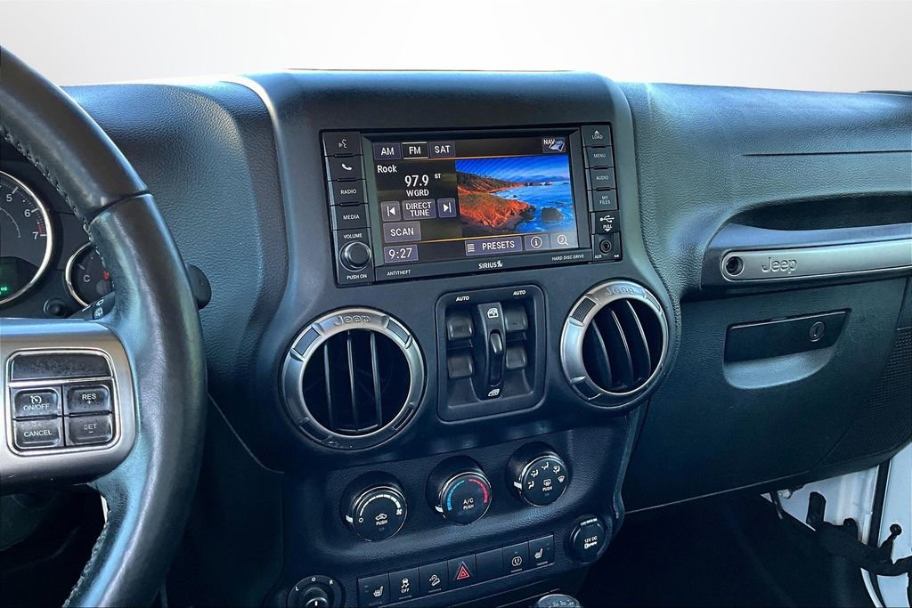 Used 2018 Jeep Wrangler Unlimited Sahara image 9