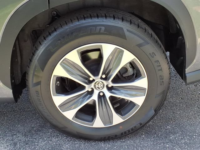 Certified 2024 Toyota Highlander XLE FWD image 31