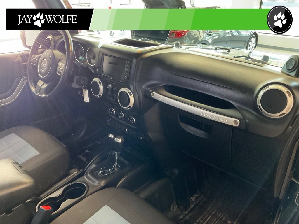 Used 2014 Jeep Wrangler Unlimited Rubicon w/ Connectivity Group AWD/4WD image 18