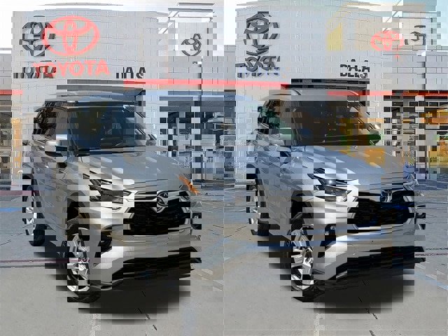 Used 2024 Toyota Highlander LE