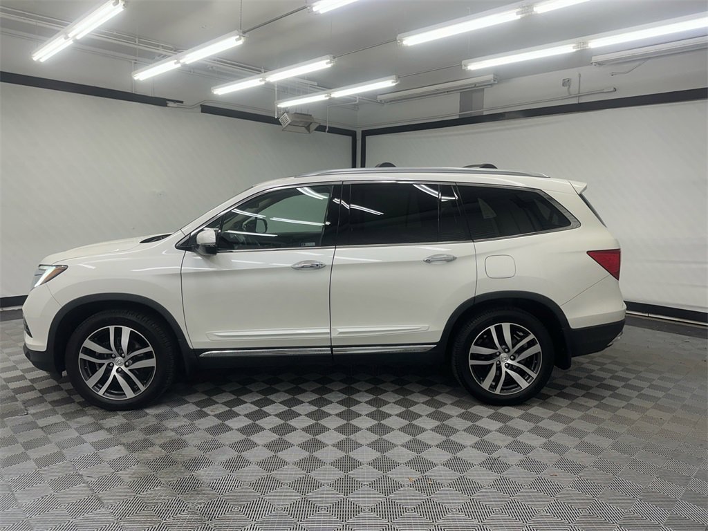 Used 2018 Honda Pilot Touring image 2
