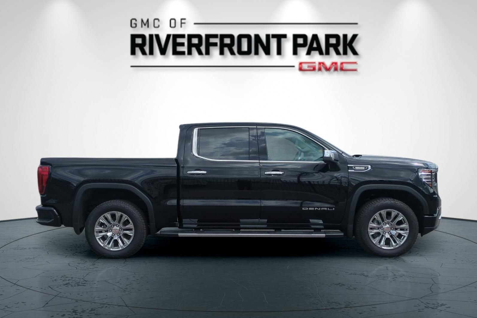 Used 2026 GMC Sierra 1500 Denali w/ Technology Package AWD/4WD image 2