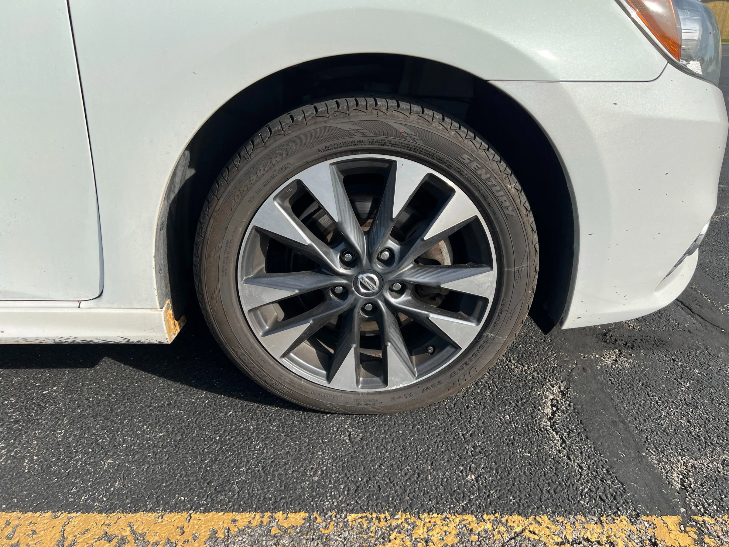 Used 2017 Nissan Sentra SR Turbo FWD image 35