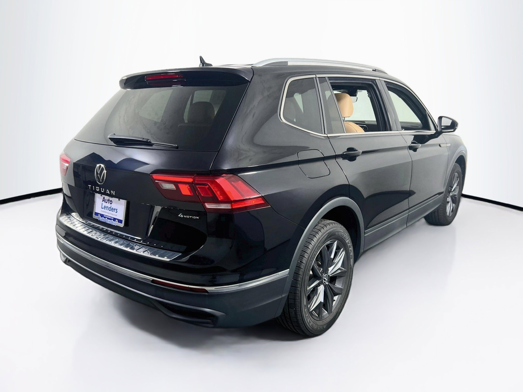 Used 2022 Volkswagen Tiguan SE AWD/4WD image 5