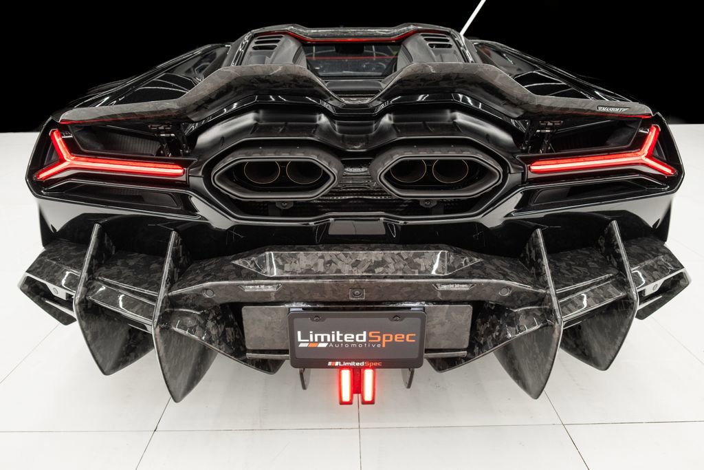 Used 2024 Lamborghini Revuelto image 20