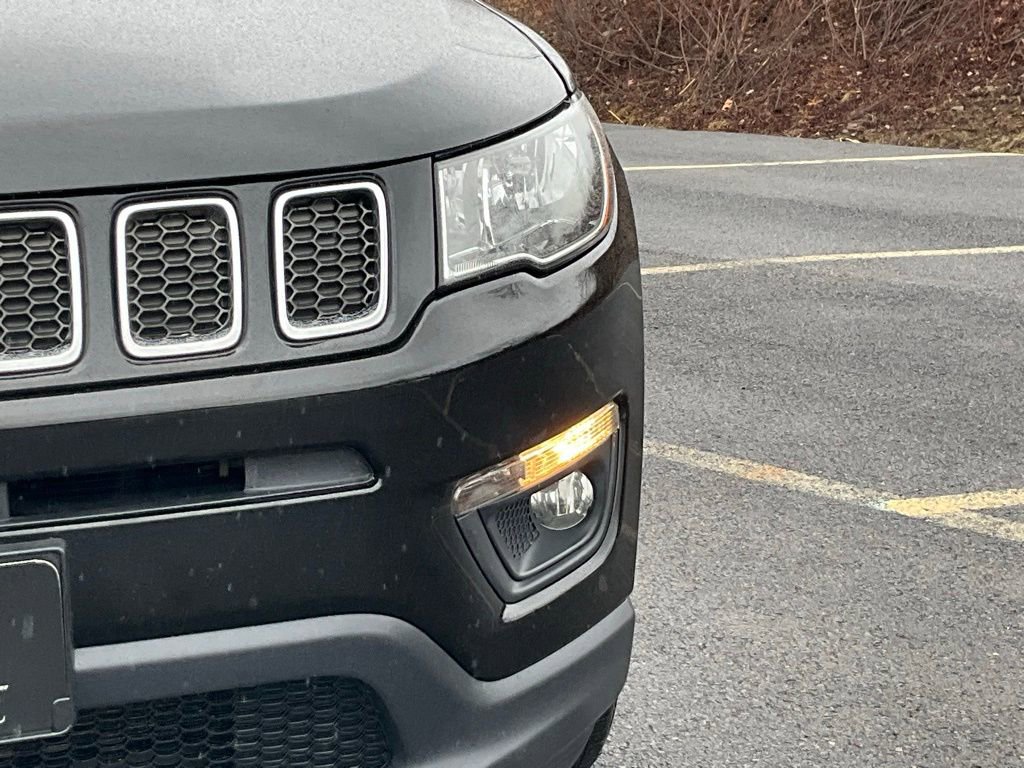 Used 2018 Jeep Compass Latitude image 2