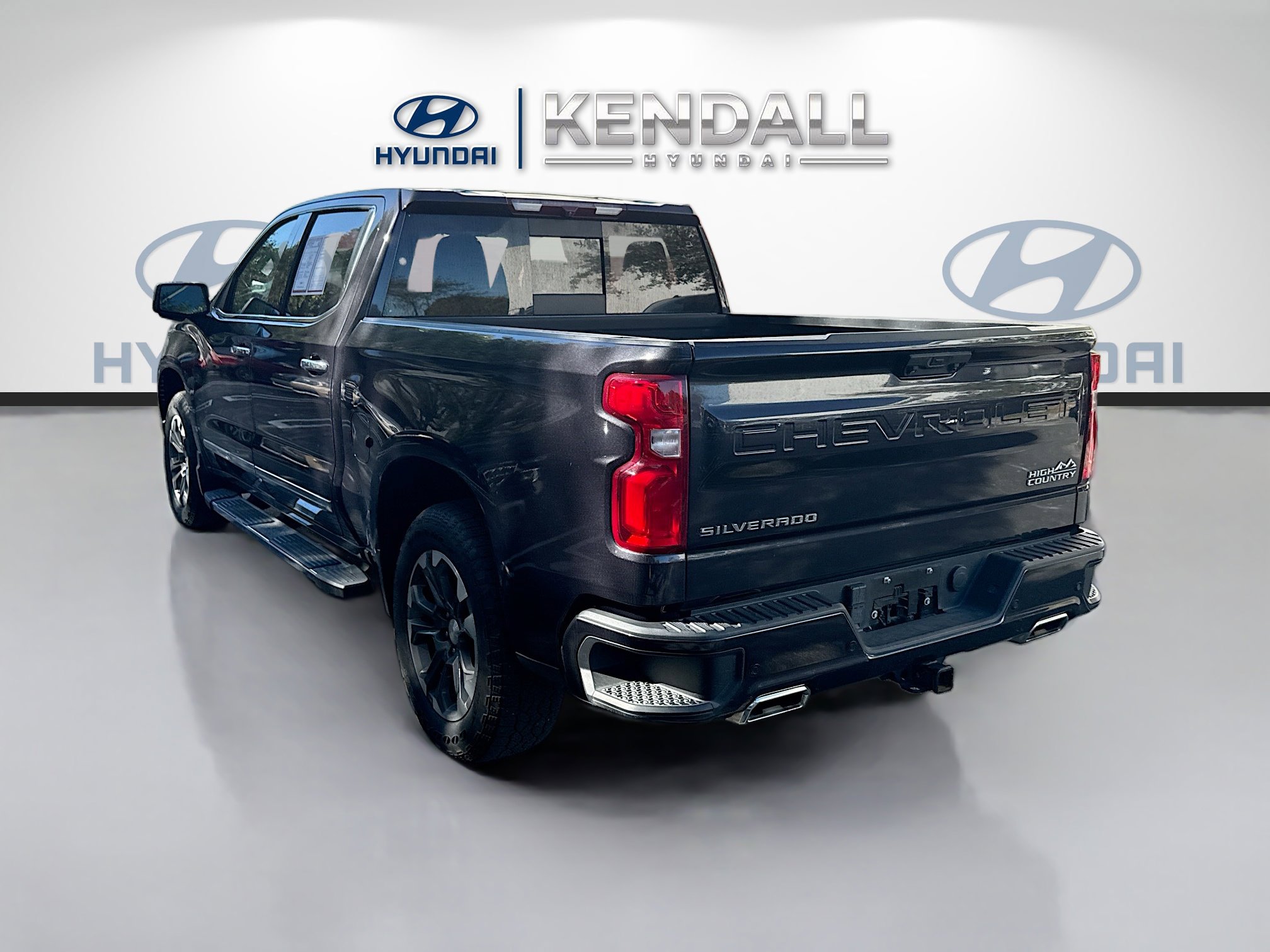 Used 2023 Chevrolet Silverado 1500 High Country w/ Z71 Off-Road Package image 4