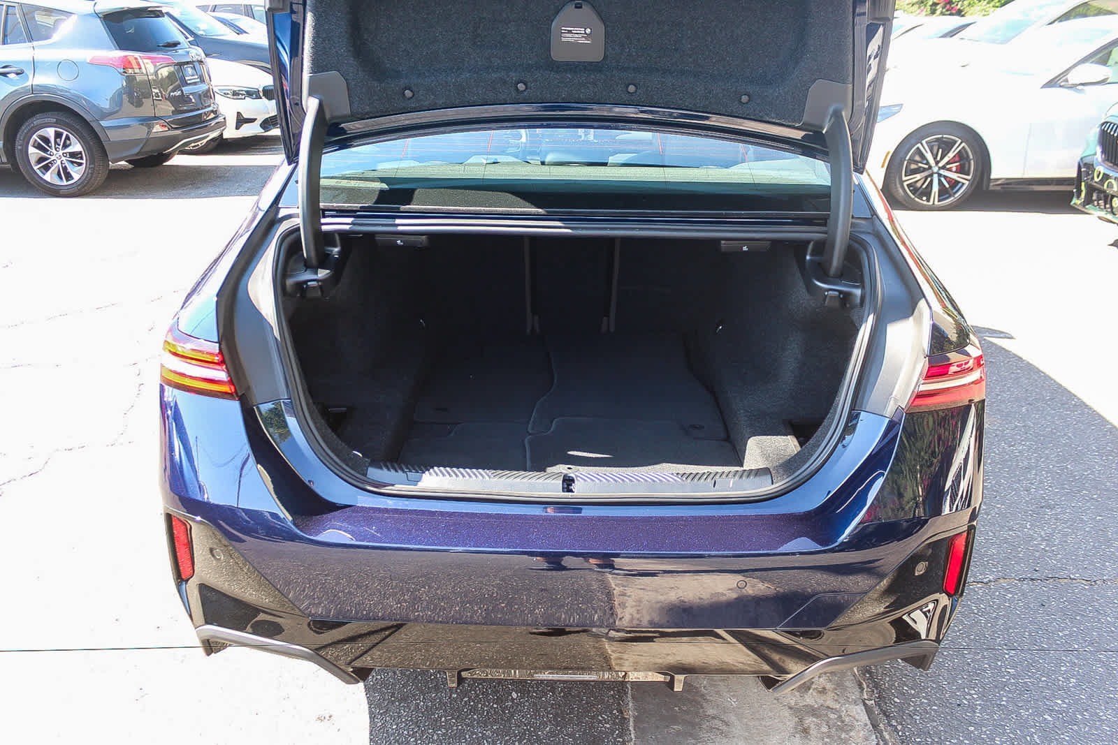 Used 2026 BMW 530i w/ M Sport Package RWD image 26