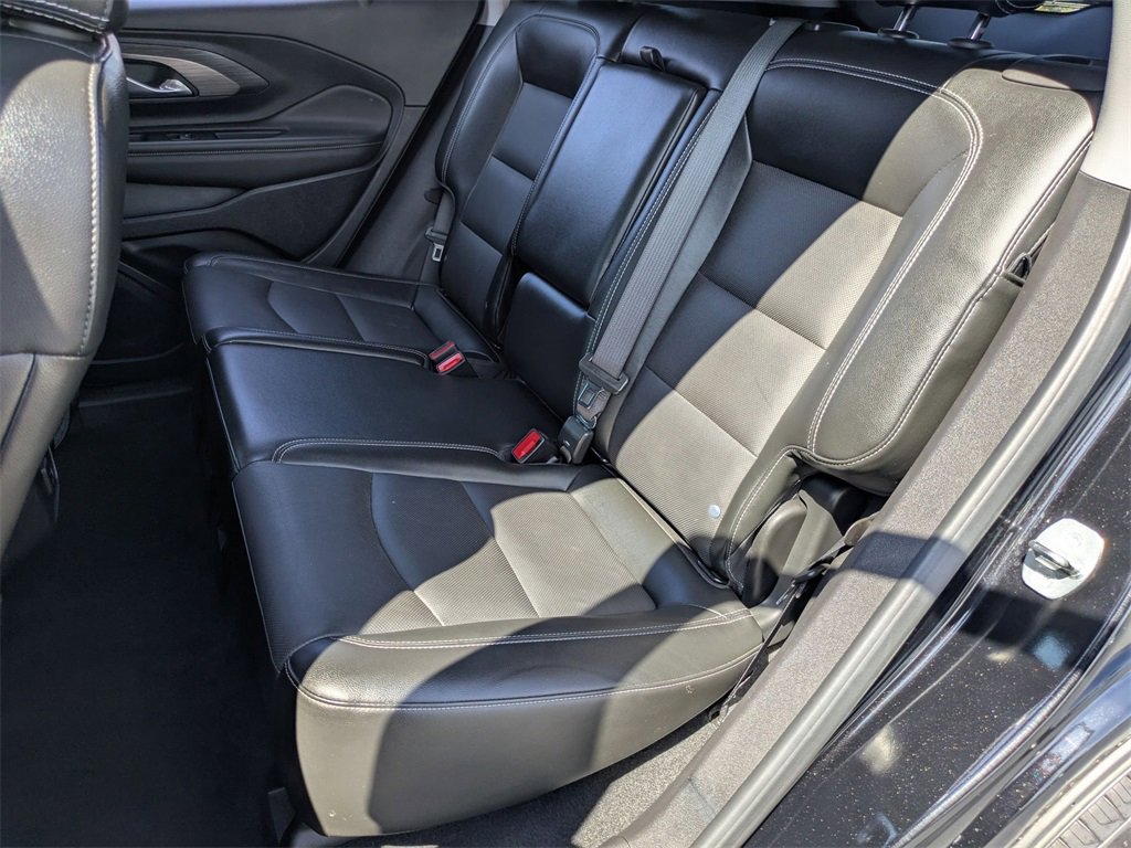 Used 2023 GMC Terrain SLT image 27