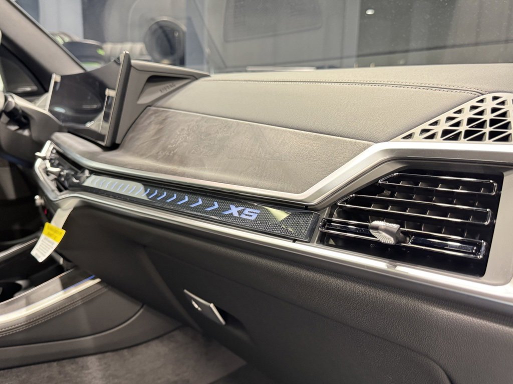 Used 2026 BMW X5 xDrive50e w/ Climate Comfort Package image 23