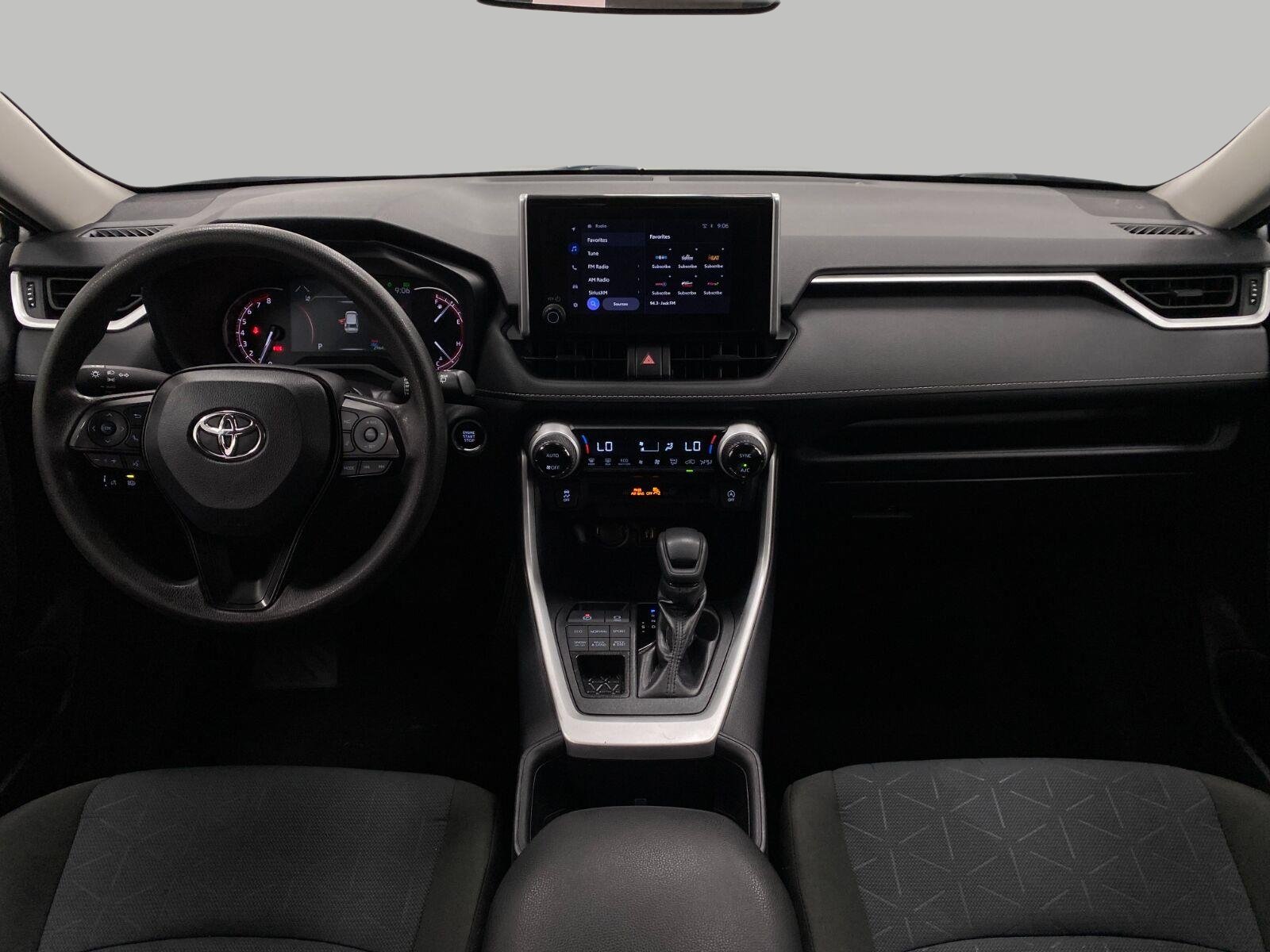 Used 2025 Toyota RAV4 XLE AWD/4WD image 20