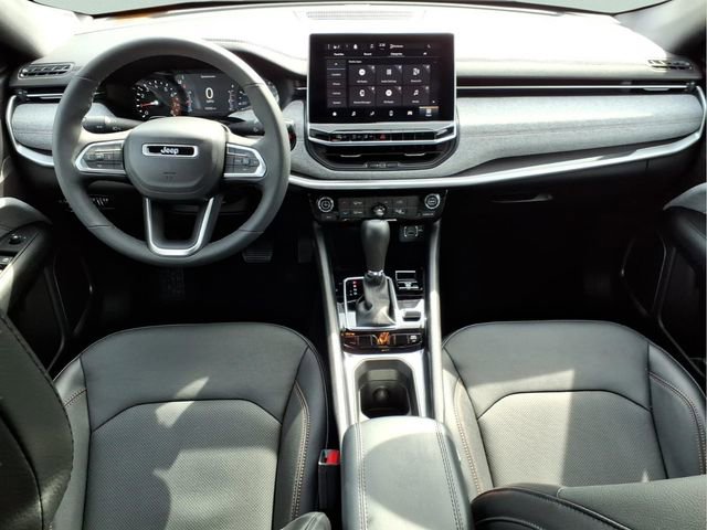 Used 2023 Jeep Compass Latitude image 9