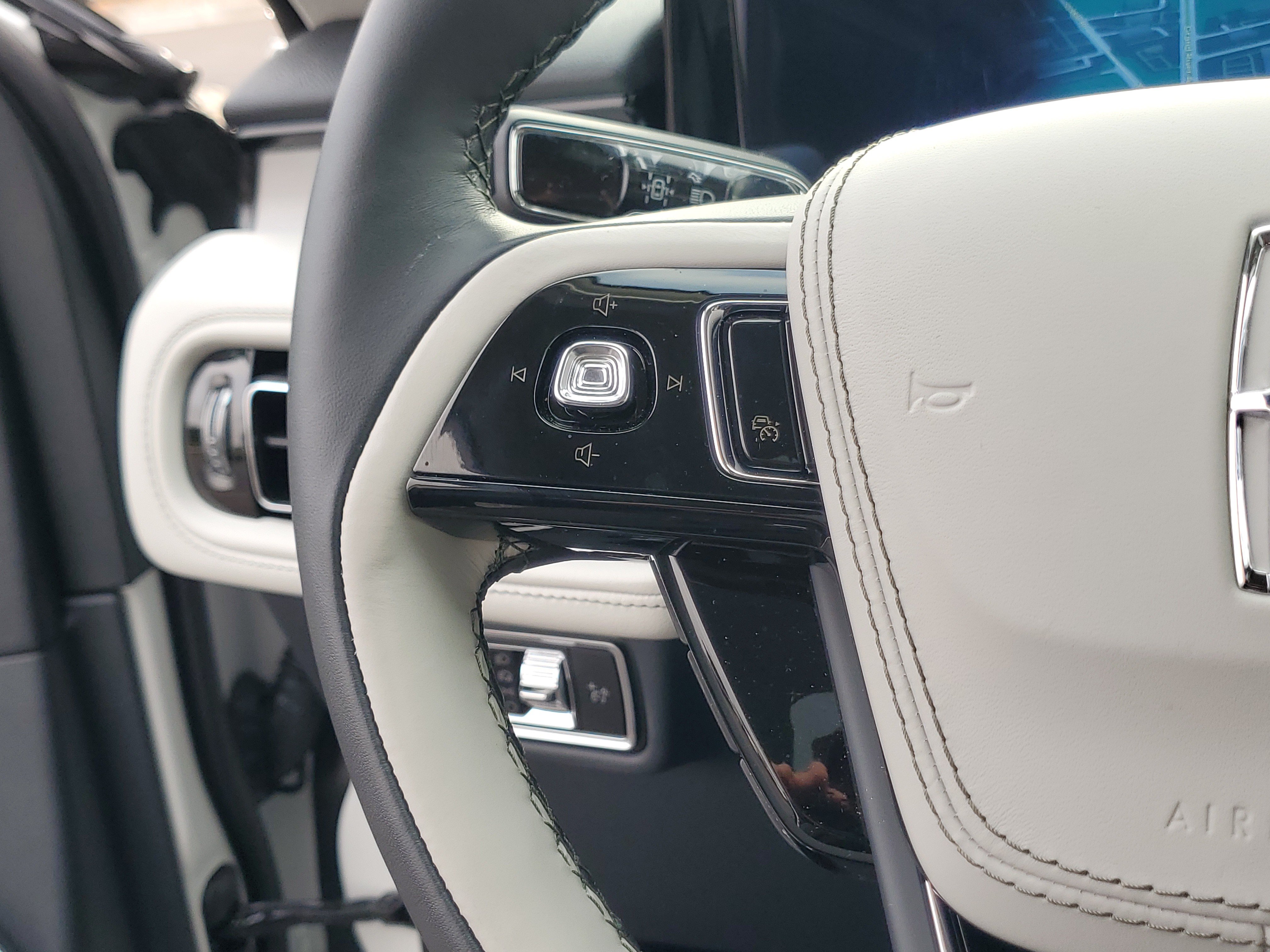 New 2026 Lincoln Aviator Reserve AWD/4WD image 16