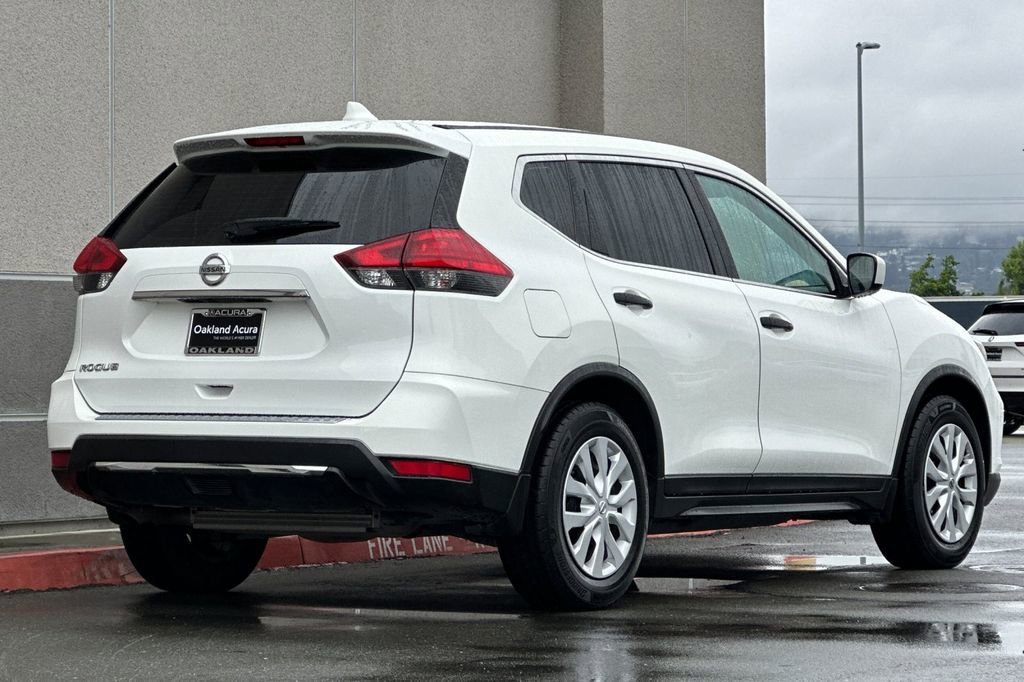 Used 2017 Nissan Rogue S FWD image 4